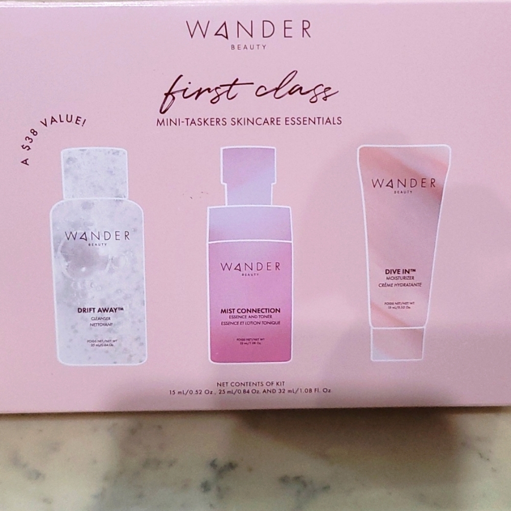 Wander Beauty NIB First Class Mini Taskers